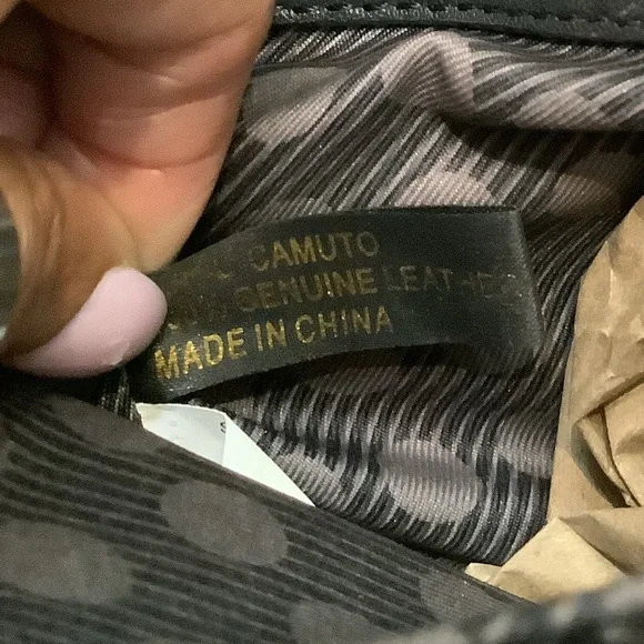 VINCE CAMUTO LEATHER SHOULDER BAG - Picture 13 of 13